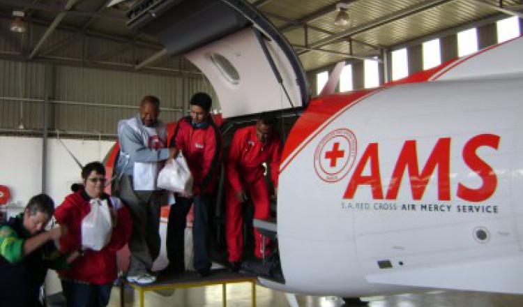 South African Red Cross Society and AMS sends food parcels to Oudtshoorn